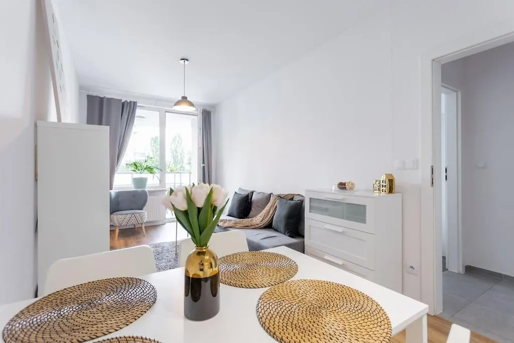 Urban Chic - Warsaw Stays - Rondo Onz - City Center - Pereca