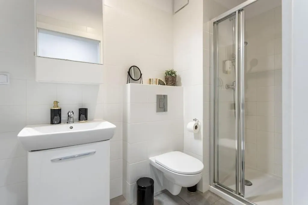 Apartment Urban Chic - Warsaw Stays - Rondo Onz - City Center - Pereca Poland