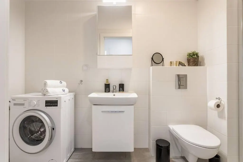 Apartment Urban Chic - Warsaw Stays - Rondo Onz - City Center - Pereca