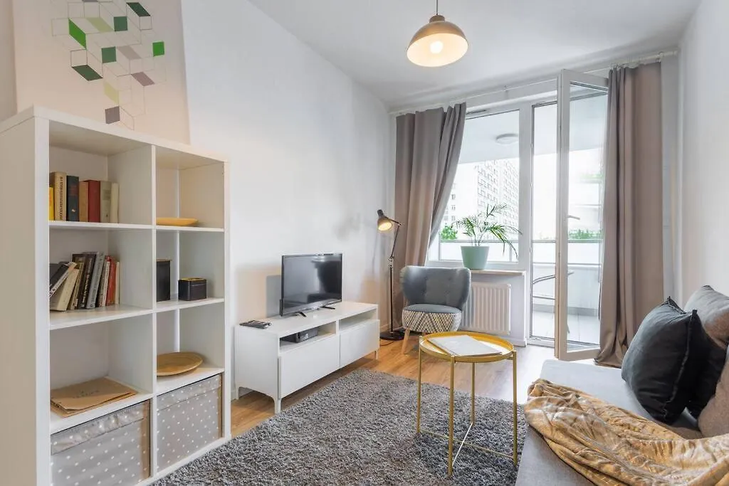 Urban Chic - Warsaw Stays - Rondo Onz - City Center - Pereca Poland